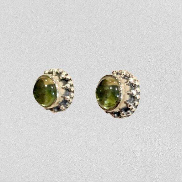SILPADA Green Peridot Cabochon Sterling Silver Earrings P1401 NWOT LAST PAIR! - Picture 4 of 13